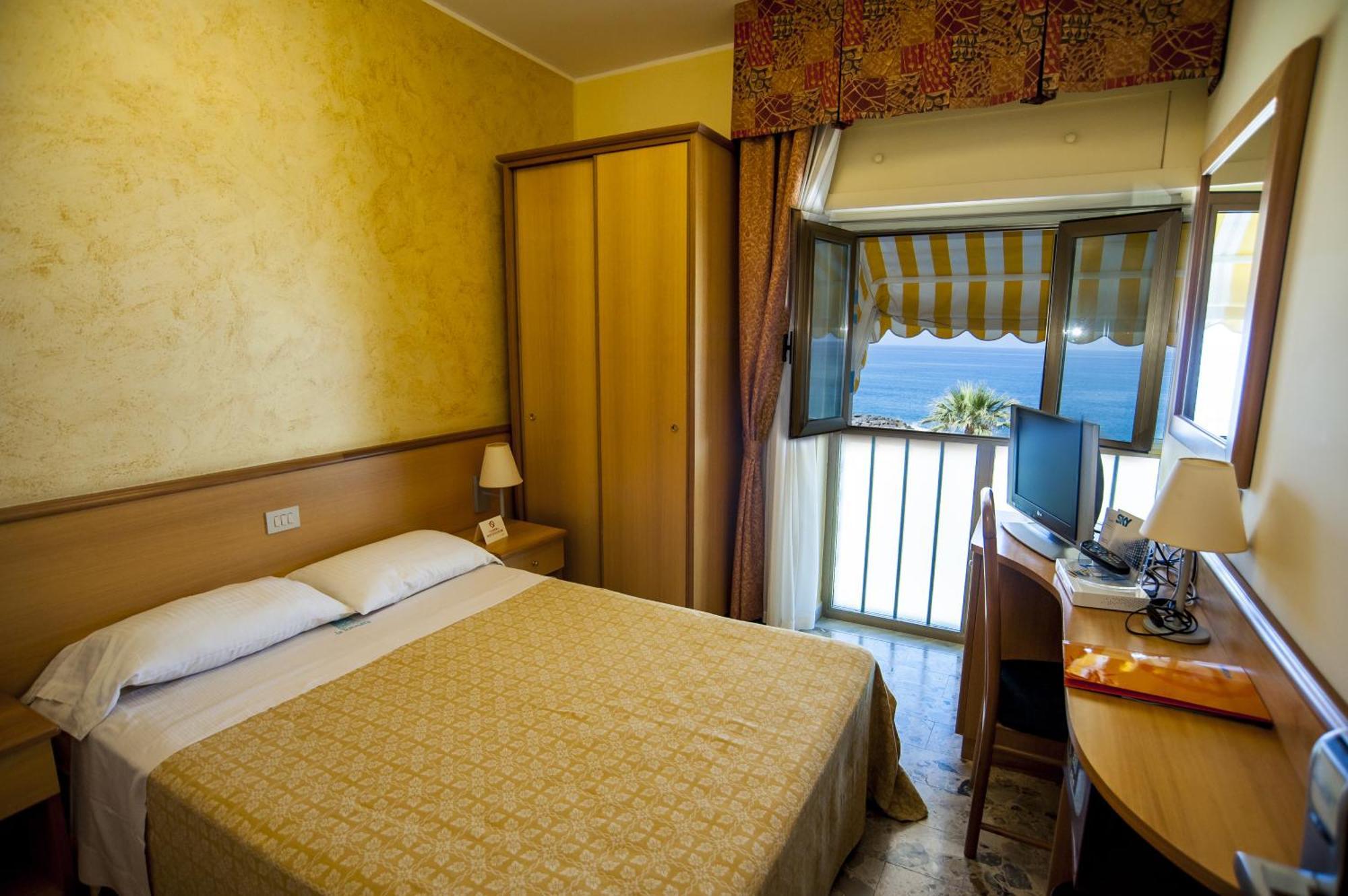 Hotel La Tonnara Амантеа Номер фото